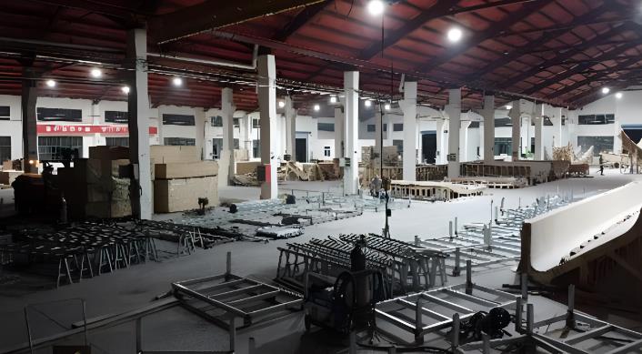 GRC外墻構(gòu)件作為建筑產(chǎn)業(yè)鏈中的一環(huán)，其發(fā)展與上下游產(chǎn)業(yè)的協(xié)同發(fā)展密切相關(guān)