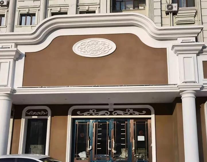 安裝外墻GRC線條后墻面是否需要灑水濕潤？