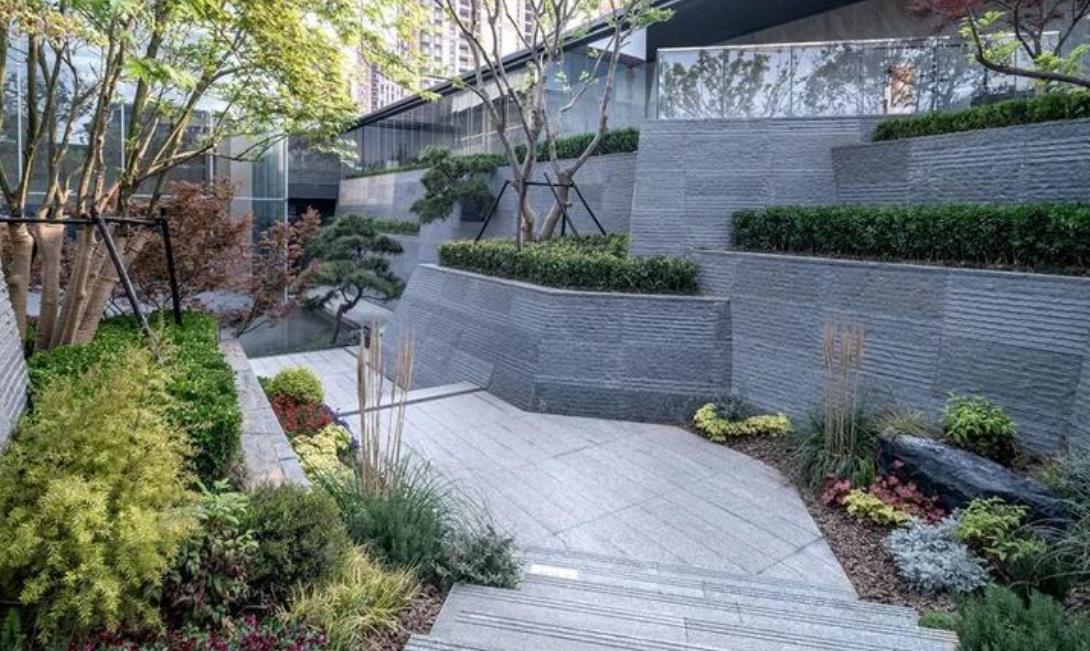 吸睛利器！GRC斧鑿石掛板打造高級(jí)裝修風(fēng)