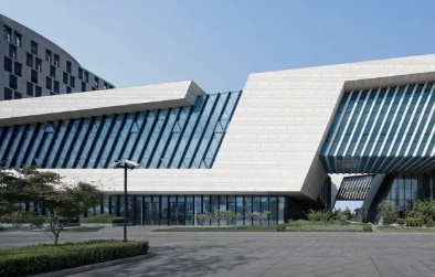 GRC幕墻板有哪些優(yōu)勢？grc幕墻廠家