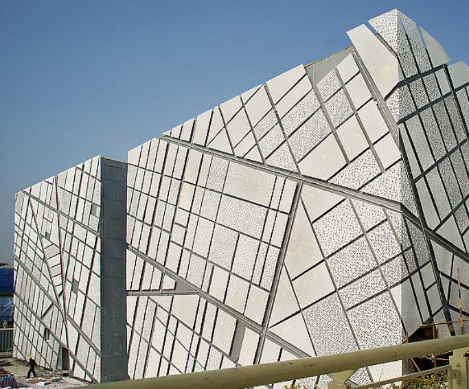 GRC幕墻裝飾：時代建筑的時尚之選