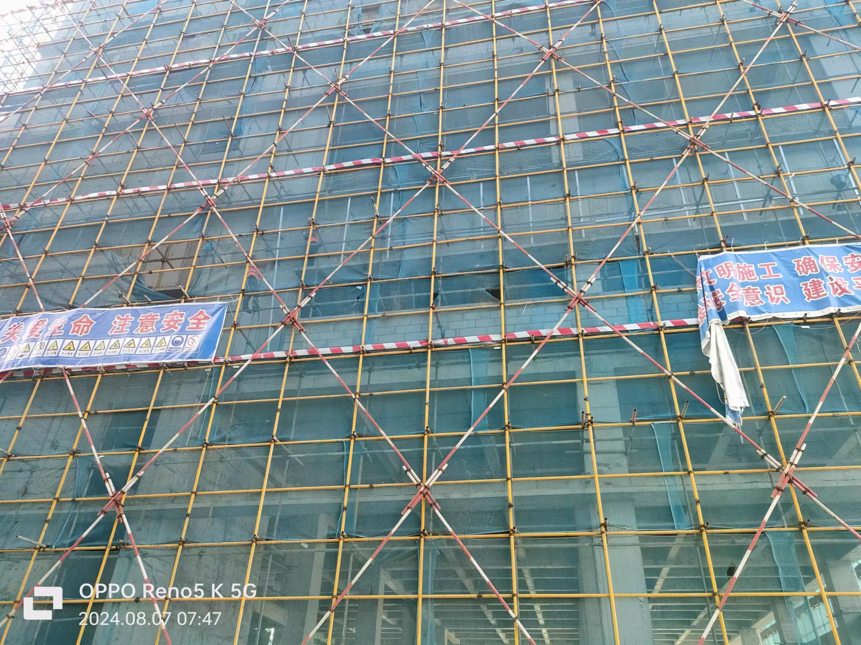 外墻grc線條如何安裝？安裝和還需要噴顏料嗎？